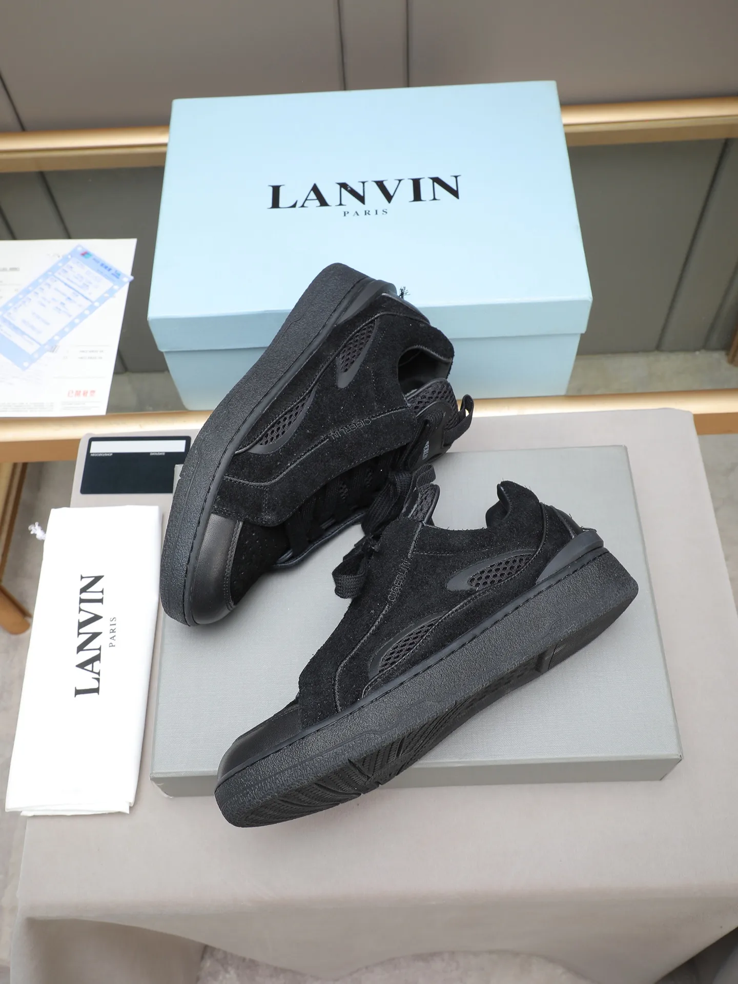 Men's shoes 💰640 [LANVIN] The latest fashionable item! High quality CLAY series‼ ️ The latest trendy products of the season 🌈Many bloggers have planted grass and purchased the original open-mold customization. The upper and outsole are sewn with mark threads without edge sealing. Multiple material splicing combination design. Very versatile for fashionable and casual wear. Comfortable on the feet. Self-recommended. Upper cowhide + cow suede + breathable mesh lining. Foot-padding cowhide. Exclusive original open-mold clear logo rubber outsole ⚠️38-44 (customized for 45)